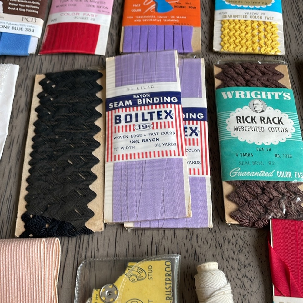 Lot of 38 Miscellaneous Sewing Items - Picture 5 of 11